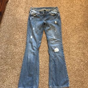 Jade vintage/distressed Light wash jeans.